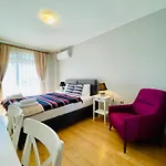 Gazde/Camere de închiriat Cloud9 *