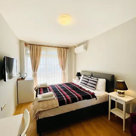 ホームステイ Cloud9 フェティエ